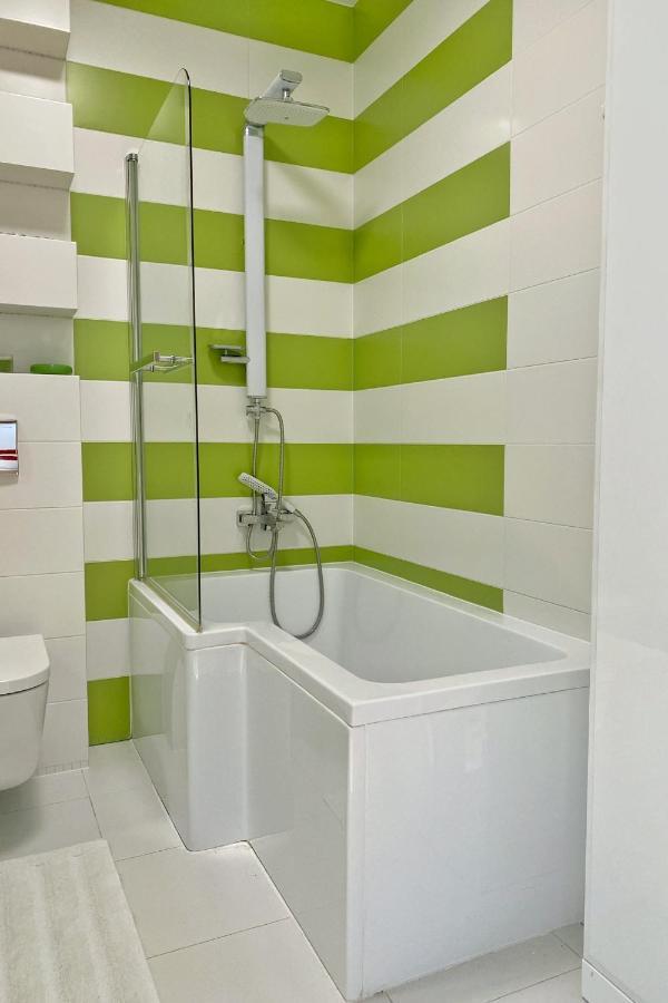 Capital Towers - Apartament Pop-Art Z Widokiem Na Rzeke ジェシュフ エクステリア 写真