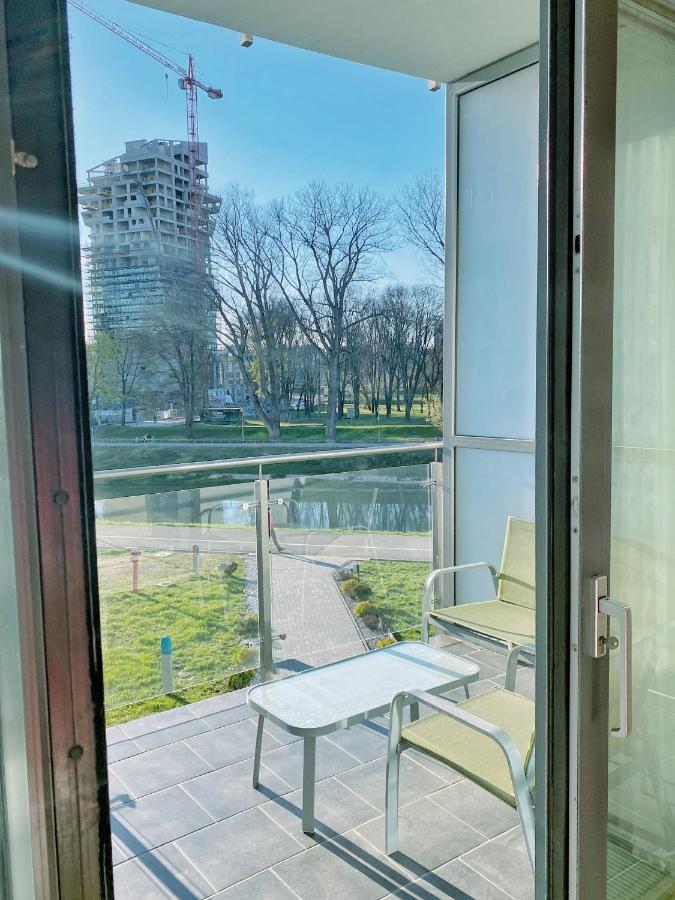 Capital Towers - Apartament Pop-Art Z Widokiem Na Rzeke ジェシュフ エクステリア 写真